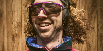 90s Headphones trends: Retro vibes Phones and gadgets 90s headphones